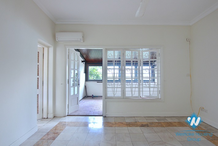 Lake view house for rent in Quang An street, Tay Ho district